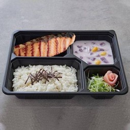 VIP ข้าวหน้าแซลมอนย่างซีอิ้ว + บัวลอยมันม่วง