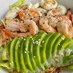 สลัดอะโวคาโดกุ้งย่าง