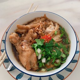 ก๋วยเตี๋ยวไก่มะระป้าเพ็ง
