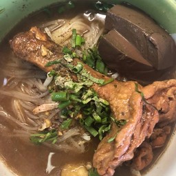 ก๋วยเตี๋ยวเป็ดตุ๋นพิเศษ