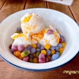 น้ำแข็งไส + บัวลอยกุสุมา  ปากซอยจรัญ 3