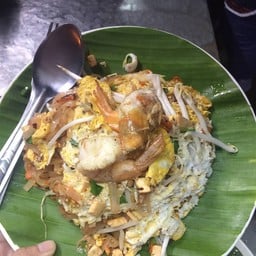 ผัดไทเจ้าเก่าหน้าธนาคารกรุงเทพ