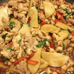 พริกแกงหมูสับหมูยอ