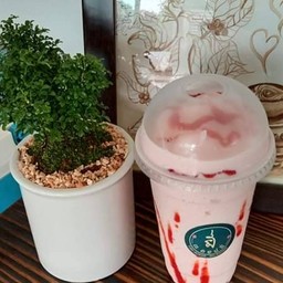 สตอเบอรี่สมูทตี้