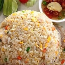 ข้าวผัดรวมหมูไก่
