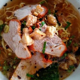 บะหมี่ และ บะหมี่เกี๊ยว หมูแดง พิเศษ