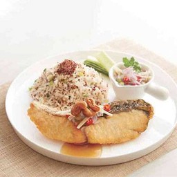 ข้าวผัดคีนัว-ปลากะพงจัมโบ้ซอสน้ำปลา