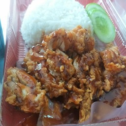 ข้าวไก่ทอดซอสกระเทียม