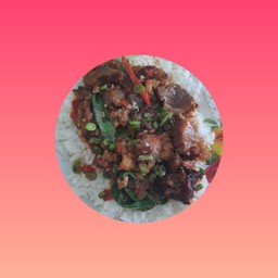 ข้าวราดกะเพราเนื้อตุ๋น