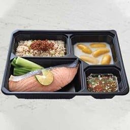 VIP ข้าวผัดคีนัวแซลมอนนึ่งมะนาว+กล้วยไข่บวดชี