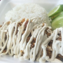 ข้าวไก่ทอดซอสซาวครีมหัวหอม