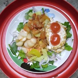 ยำรวม(ขิง ผักดอง ไชโป้ว กุ้งหวาน กระเทียม ไข่แดง)