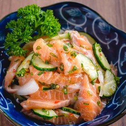 Salmon Tataki  ปลาแซลมอนยำไทย