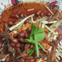 ยำมะม่วงปลากรอบ