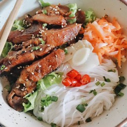 Bun Thit Nuong ขนมจีนหมูย่าง