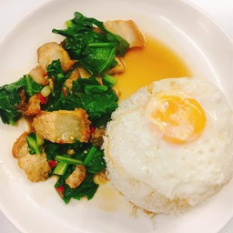 คะน้าหมูกรอบ