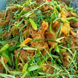 คั่วกลิ้งหมู ราดข้าว