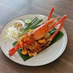 ผัดไทยกุ้งยักษ์