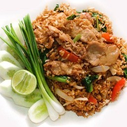 ข้าวผัดหมูยอ
