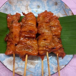 สเลอบี้ หมูปิ้ง-ไก่แดง  หมู ไก่ ทอด สามพี่น้อง