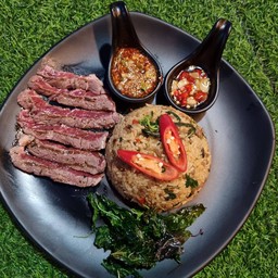 ข้าวกะเพราเนื้อสับคลุก เซอร์ลอยด์สเต๊ก