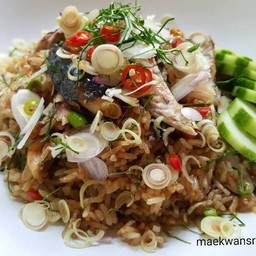 ข้าวผัดสมุนไพรปลาทู
