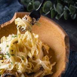 สปาเกตตีครีมเห็ดทรัฟเฟิล