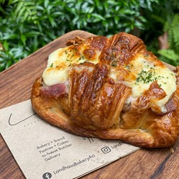 Croissant Cheese Egg Kassler