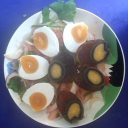 ยำไข่เค็ม ไข่เยี่ยวม้า