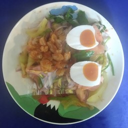 ยำรวม(ผักดอง ขิง กุ้งหวาน ไข่เค็ม)
