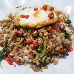 ข้าวผัดกะเพรา พริกแห้ง ลำลูกกาคลองสาม