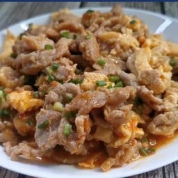 ข้าวเนื้อสไลด์ผัดซอสสุกี้