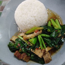 ข้าวคะน้า ไก่กรอบ, หมูกรอบ, หมู3ชั้น, หมึก, กุ้ง, ปลากระป๋อง