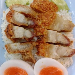 ข้าวหมูกรอบ + ไข่