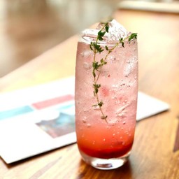 สตรอวเบอรี่ โซดา