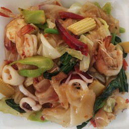 เส้นไหญ่ผัดขี้เมาทะเล