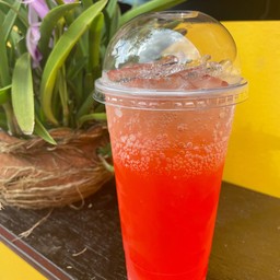 น้ำสตอเบอร์รี่โซดา