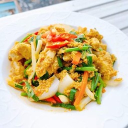 ผัดผงกระหรี่ไก่ราดข้าว