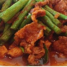 หมูชิ้นผัดพริกแกงถั่ว