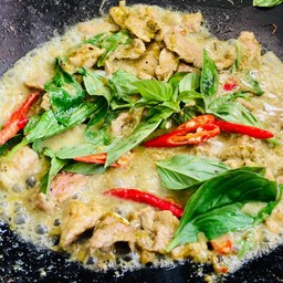 แกงเขียวหวานผัดแห้ง ราดข้าว