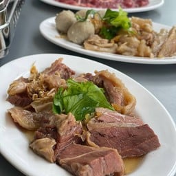 เนี๊ยะ เตี๋ยวเนื้อหม้อไฟ