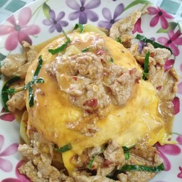 ข้าวไข่ข้นพะแนงไก่