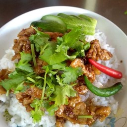ข้าวหมูกระเทียม