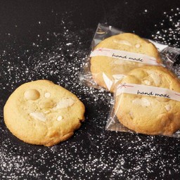 MACADAMIA & WHITE CHOC CHEWY COOKIE