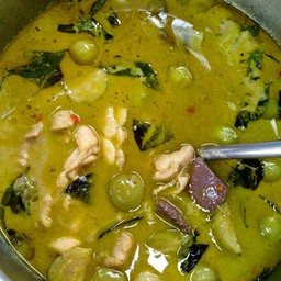 ขนมจีนเขียวหวานไก่ (พิเศษ)