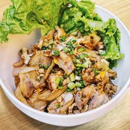 เส้นใหญ่คั่วไก่