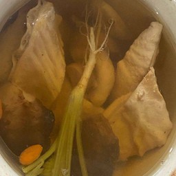 กระเพาะหมูตุ๋นเห็ดหอม