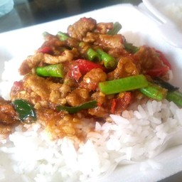 ผัดพริกแกงไก่