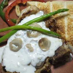 สเต็กหมู พอร์กช๊อบ ซอสครีมเห็ด/พริกไทยดำ