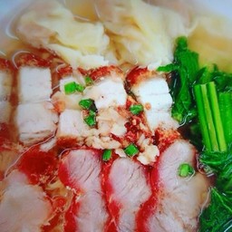 บะหมี่เกี๊ยว+หมูกรอบ